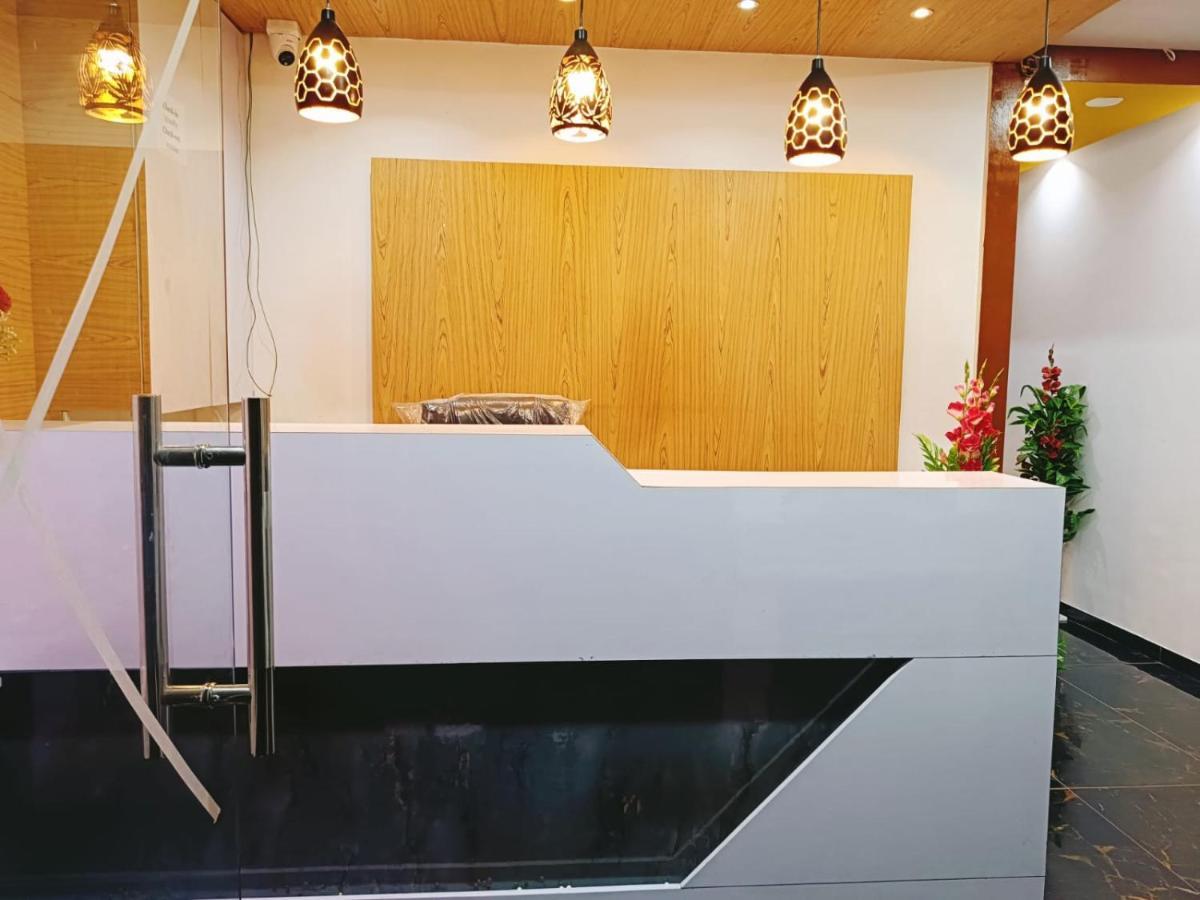 Hotel Maan Palace 바도다라 외부 사진