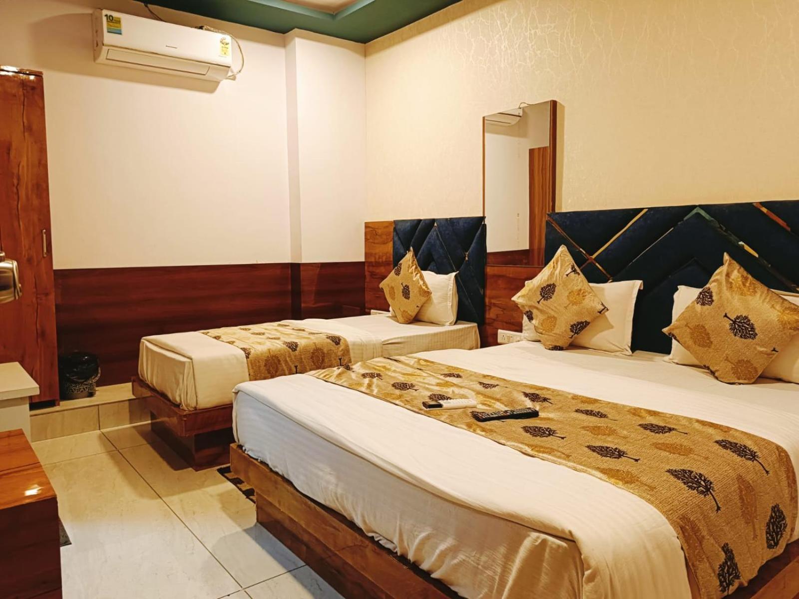 Hotel Maan Palace 바도다라 외부 사진